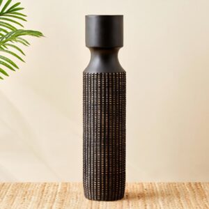 Home colossal monochrome polyresin vase